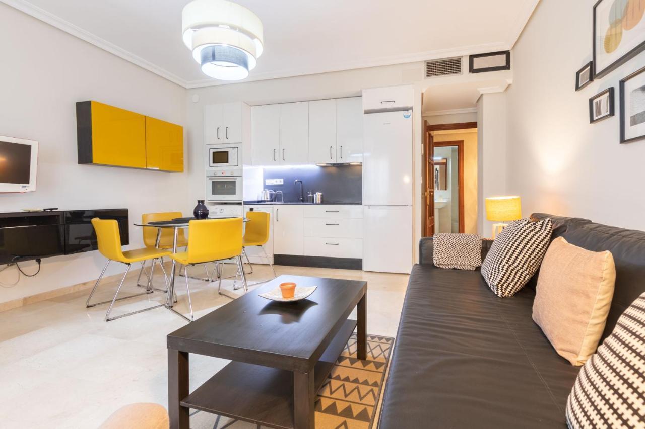 Apartamento en el corazón de Triana,garaje y patio Sevilha Exterior foto