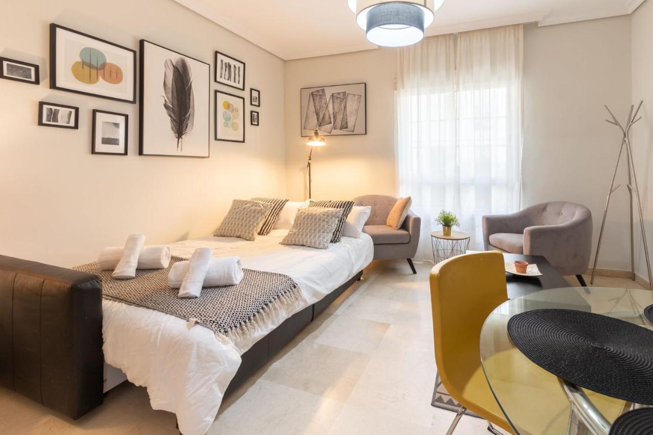 Apartamento en el corazón de Triana,garaje y patio Sevilha Exterior foto