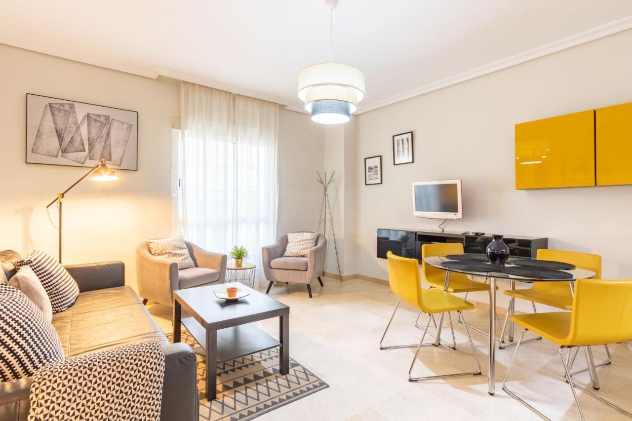 Apartamento en el corazón de Triana,garaje y patio Sevilha Exterior foto