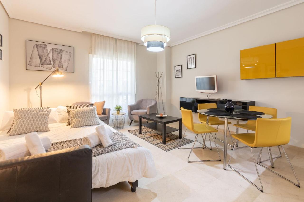 Apartamento en el corazón de Triana,garaje y patio Sevilha Exterior foto